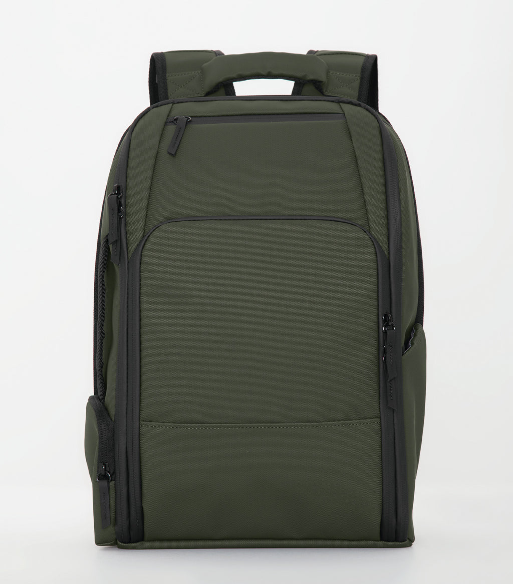 COAL HARBOUR® BOARDROOM TRAVEL BACKPACK. 23.5L